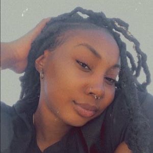 Meet your Posher, Mia